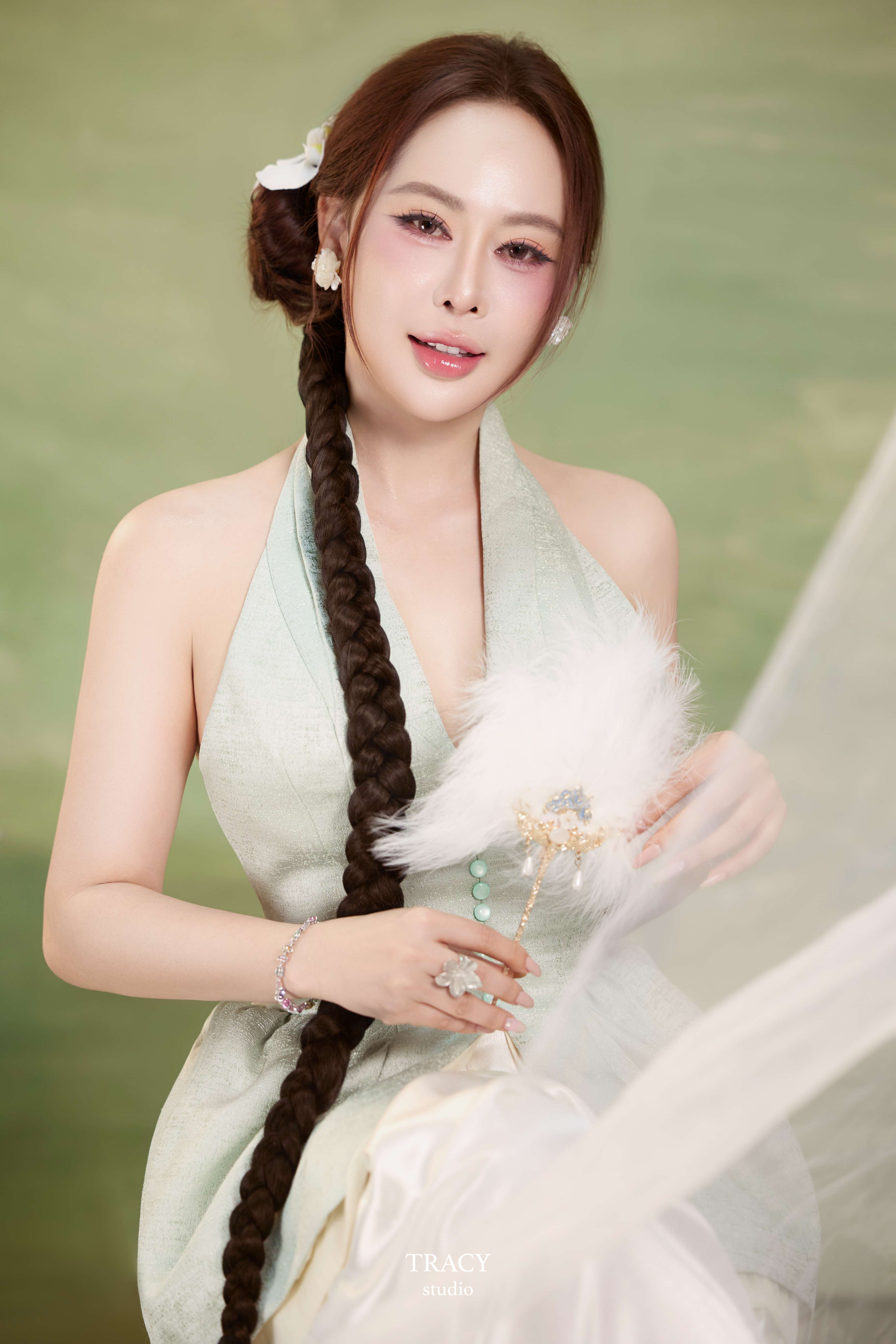 frontend/img/gallery/anh-tet-yem-ao-dai/tracy-studio-chup-concept-yem-lam (2).jpg